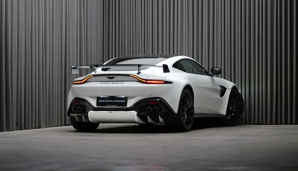 Aston Martin V8 Vantage Vantage F1 w. Carbon Seats & QuickSilver 01/2023-photo-1