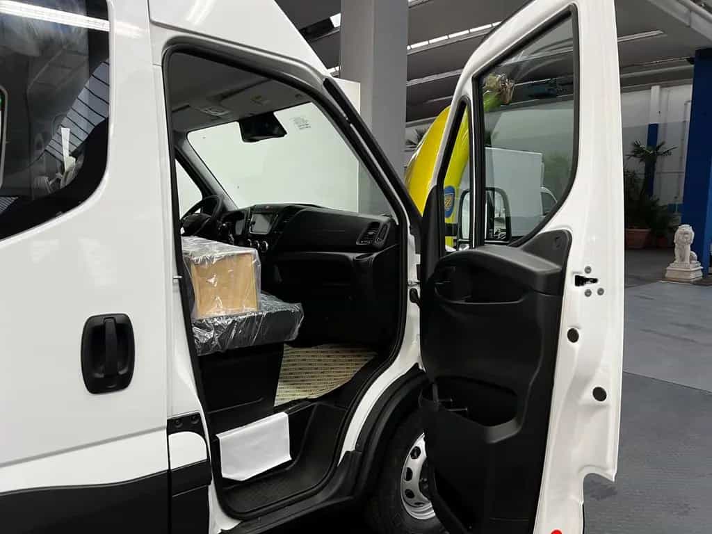 Iveco Other Daily 35S14 CRV DoKa 7-Sitzer / Kasten NEW MODEL 01/2026-photo-12