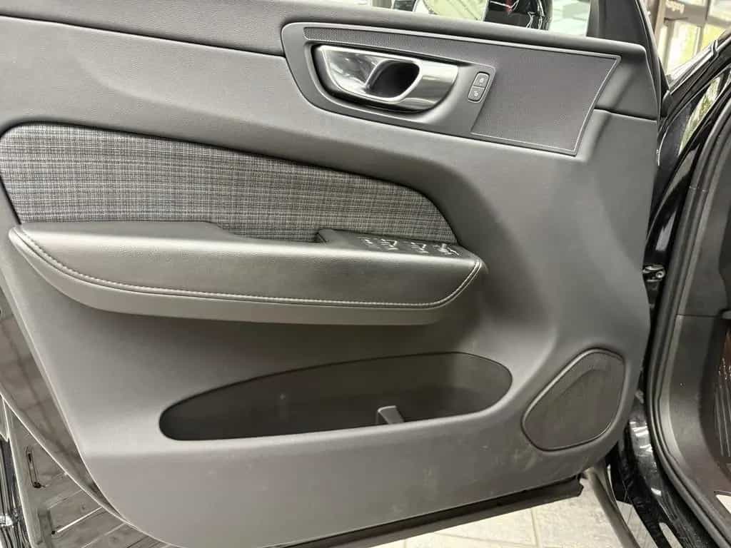 Volvo XC60 B4 Core, 1.Hand, LED, ACC, Navi, Kamera 01/2023-photo-12