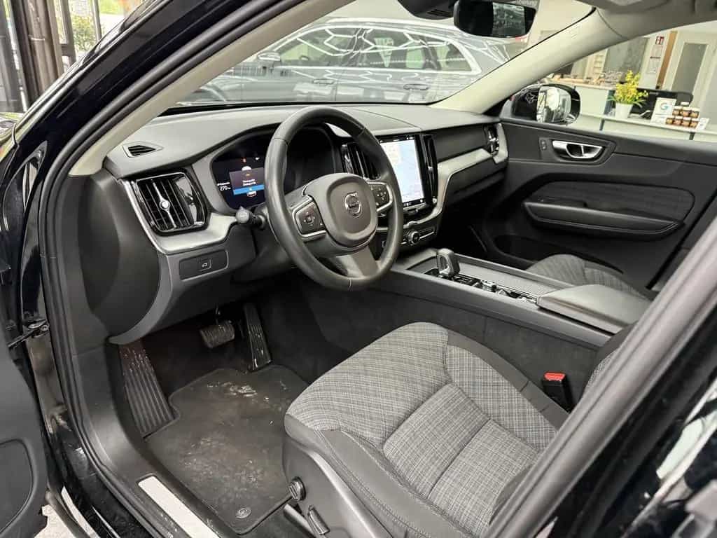 Volvo XC60 B4 Core, 1.Hand, LED, ACC, Navi, Kamera 01/2023-photo-13