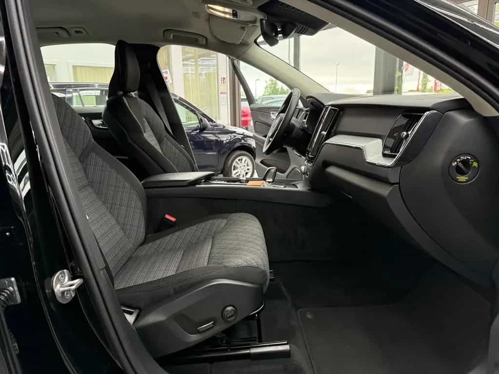 Volvo XC60 B4 Core, 1.Hand, LED, ACC, Navi, Kamera 01/2023-photo-18