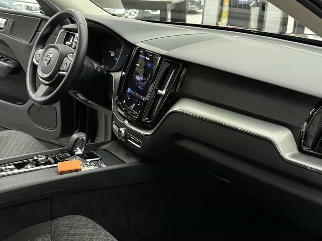 Volvo XC60 B4 Core, 1.Hand, LED, ACC, Navi, Kamera 01/2023-photo-19