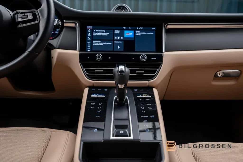 Porsche Macan PDK Sport Chrono SportsExhaust Camera 11/2022-photo-23