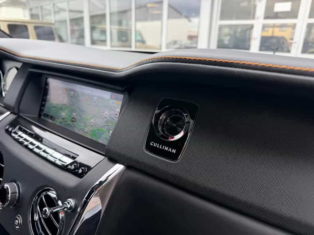 Rolls-Royce Cullinan /NOVITEC/WIDEBODY/24''/FOND-TV/STERNEHIM 08/2019-photo-31