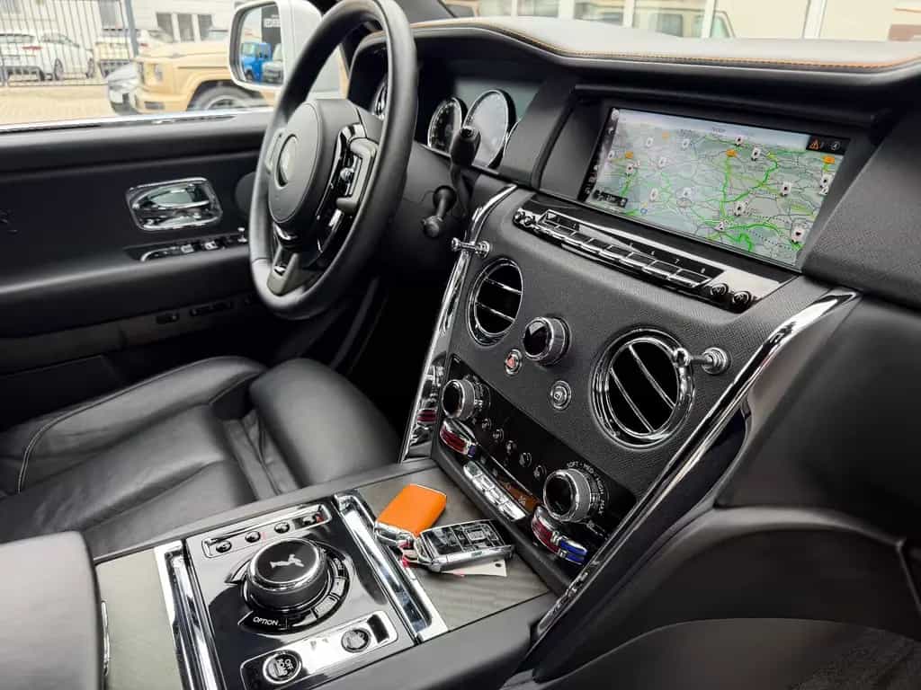 Rolls-Royce Cullinan /NOVITEC/WIDEBODY/24''/FOND-TV/STERNEHIM 08/2019-photo-32