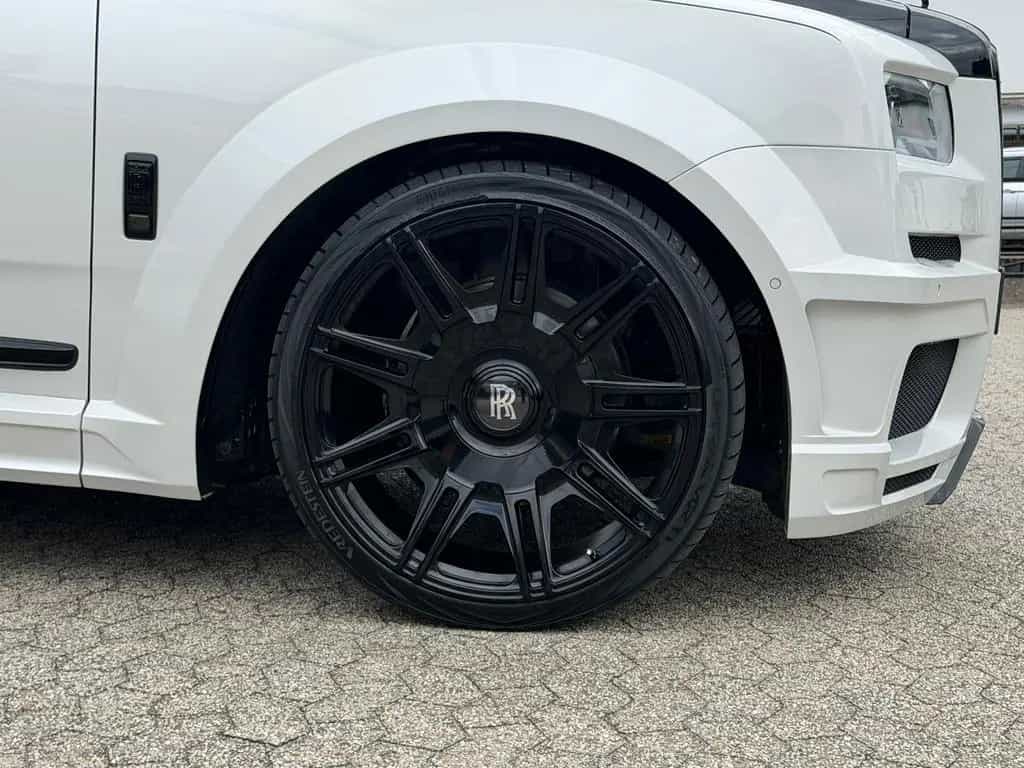 Rolls-Royce Cullinan /NOVITEC/WIDEBODY/24''/FOND-TV/STERNEHIM 08/2019-photo-7