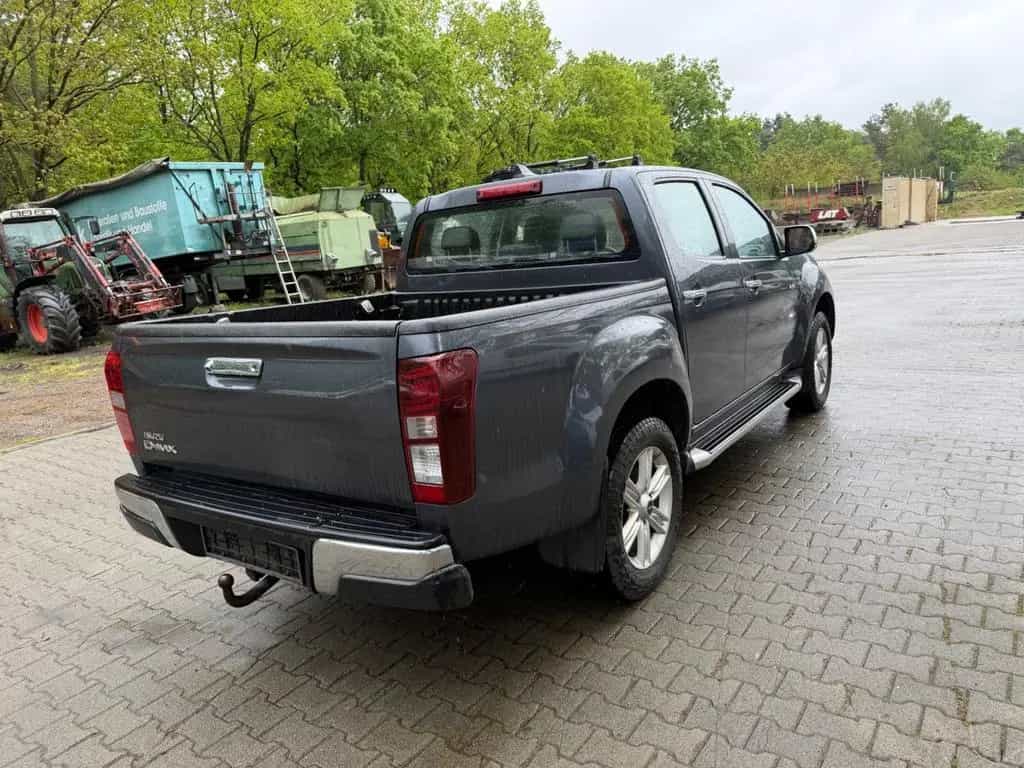 Isuzu D-Max 08/2017-photo-3