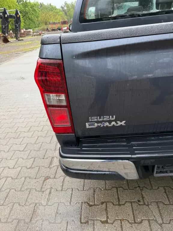 Isuzu D-Max 08/2017-photo-5
