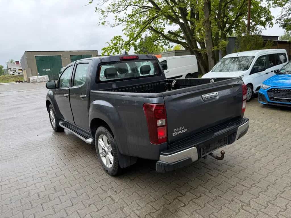 Isuzu D-Max 08/2017-photo-6