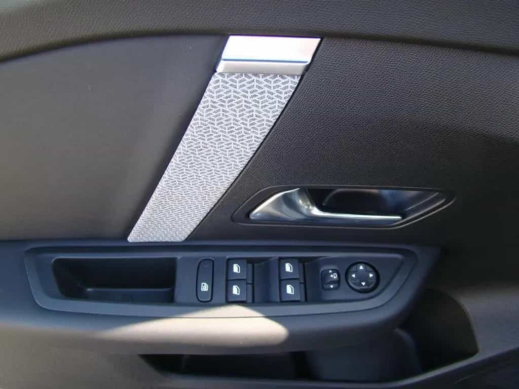 Citroën C4 Shine PT 130 AT *KLIMA*NAVI*SHZ*LHZ*GRA* 11/2023-photo-11