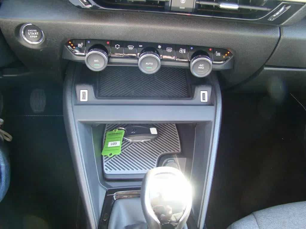 Citroën C4 Shine PT 130 AT *KLIMA*NAVI*SHZ*LHZ*GRA* 11/2023-photo-15