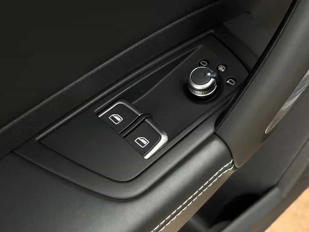 Audi S1 2.0 TFSI quattro SHZ PDC Navi Leder Ambiente 04/2017-photo-12