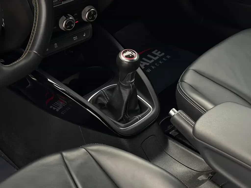 Audi S1 2.0 TFSI quattro SHZ PDC Navi Leder Ambiente 04/2017-photo-15