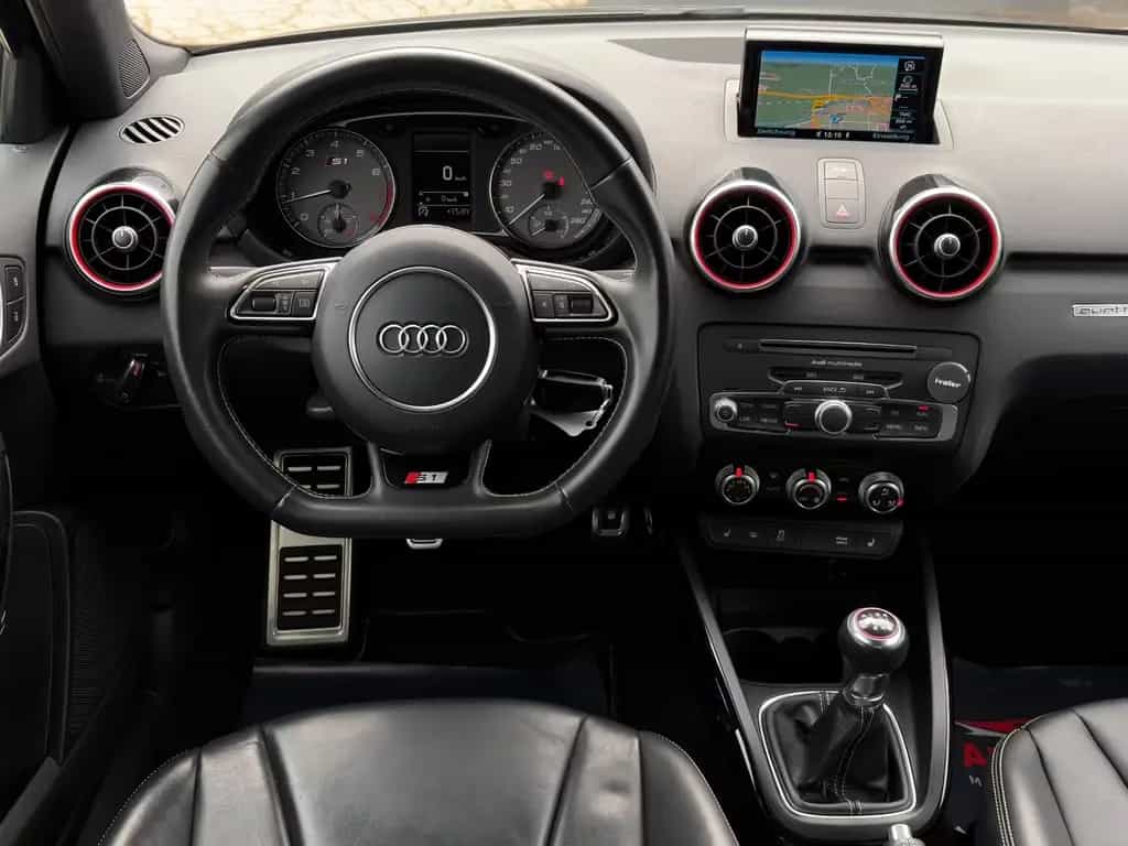 Audi S1 2.0 TFSI quattro SHZ PDC Navi Leder Ambiente 04/2017-photo-16
