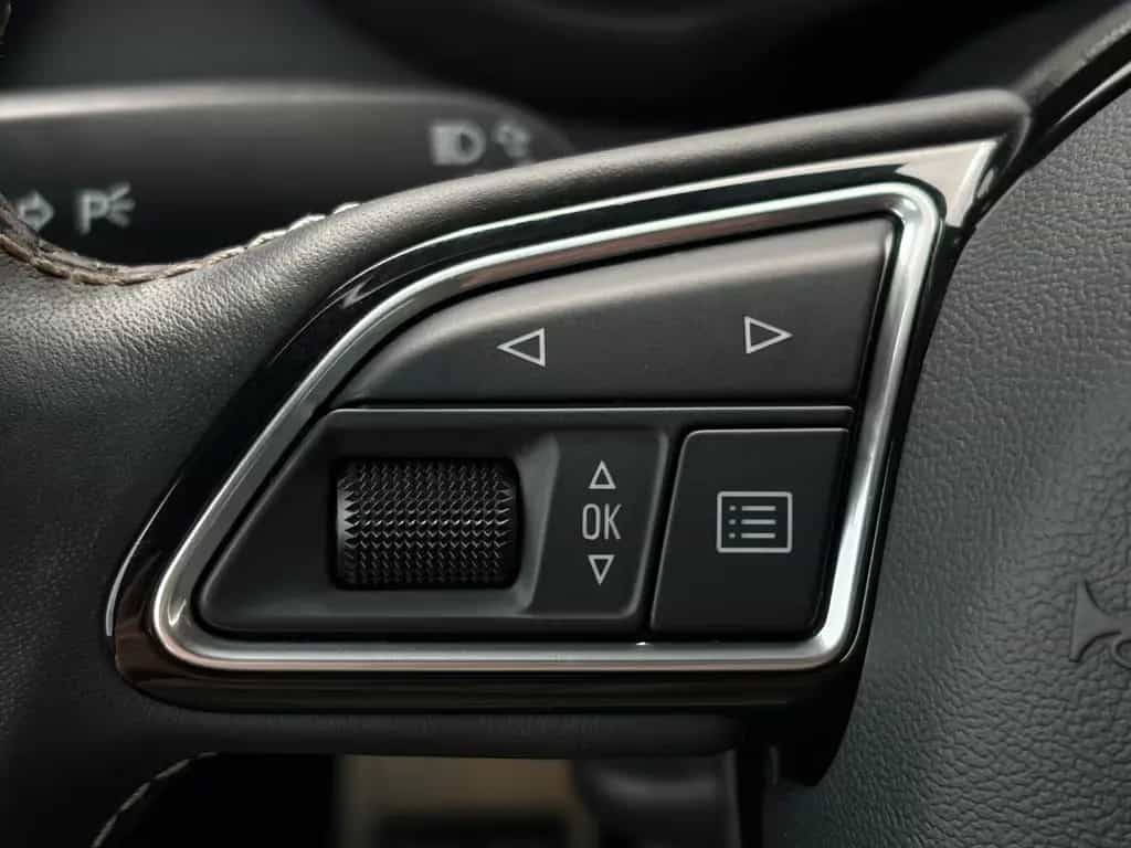 Audi S1 2.0 TFSI quattro SHZ PDC Navi Leder Ambiente 04/2017-photo-17