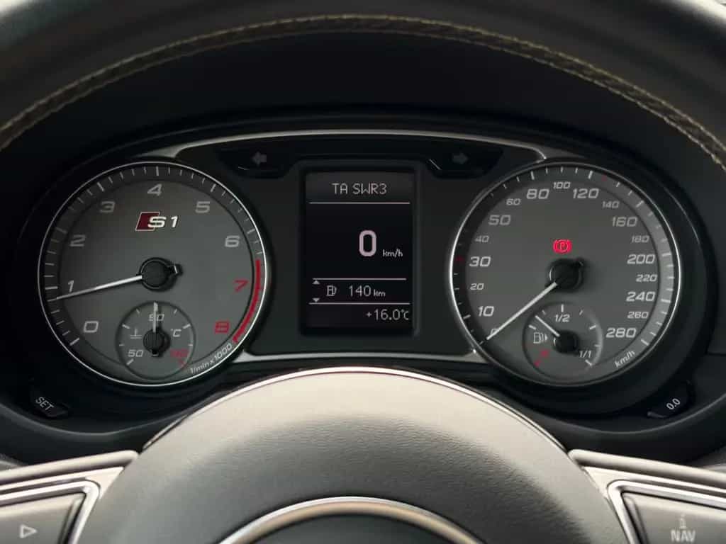 Audi S1 2.0 TFSI quattro SHZ PDC Navi Leder Ambiente 04/2017-photo-18
