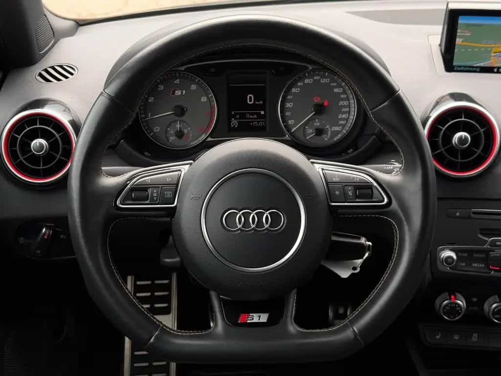 Audi S1 2.0 TFSI quattro SHZ PDC Navi Leder Ambiente 04/2017-photo-19