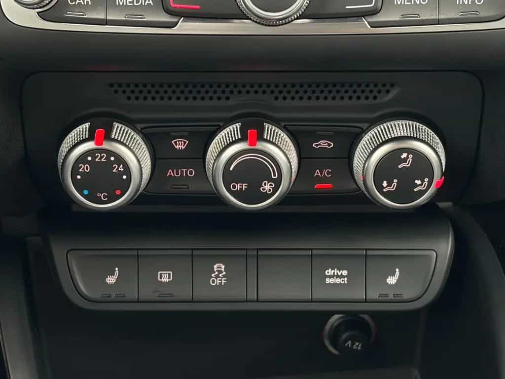 Audi S1 2.0 TFSI quattro SHZ PDC Navi Leder Ambiente 04/2017-photo-25