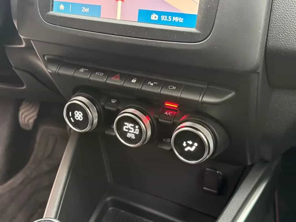 Dacia Duster TCe 150 Techroad AHK+Sitzhz+15TKM!! 11/2019-photo-13