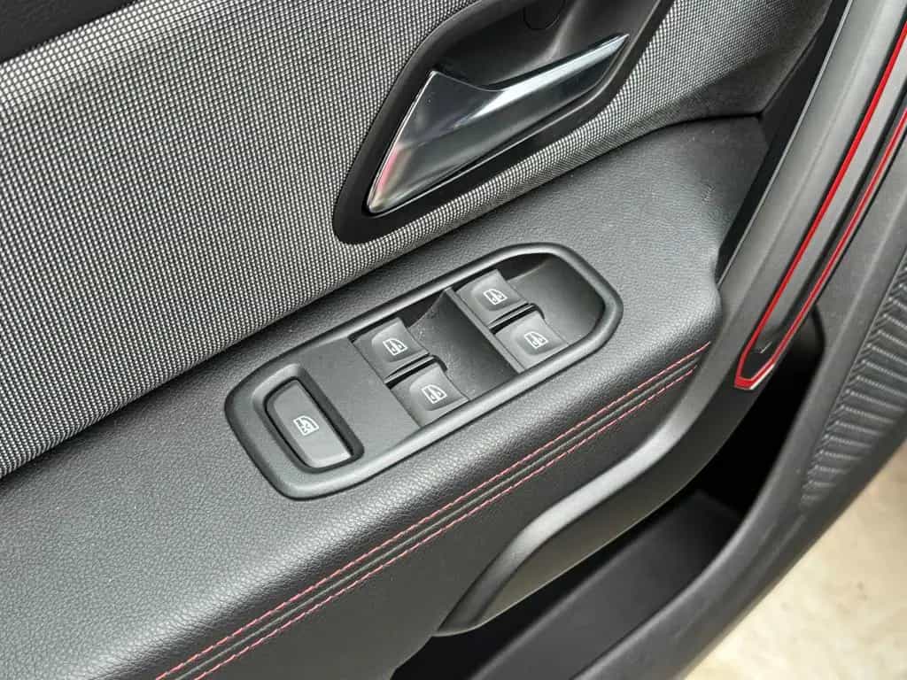 Dacia Duster TCe 150 Techroad AHK+Sitzhz+15TKM!! 11/2019-photo-19
