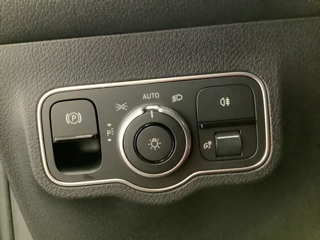 Mercedes-Benz GLB 220 4MATIC AMG+NIGHT+20''+MULTIBEAM+AHK+360° 01/2026-photo-16