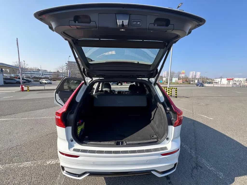 Volvo XC60 Vollausstattung/360/8Fach Bereifung/ 02/2022-photo-3