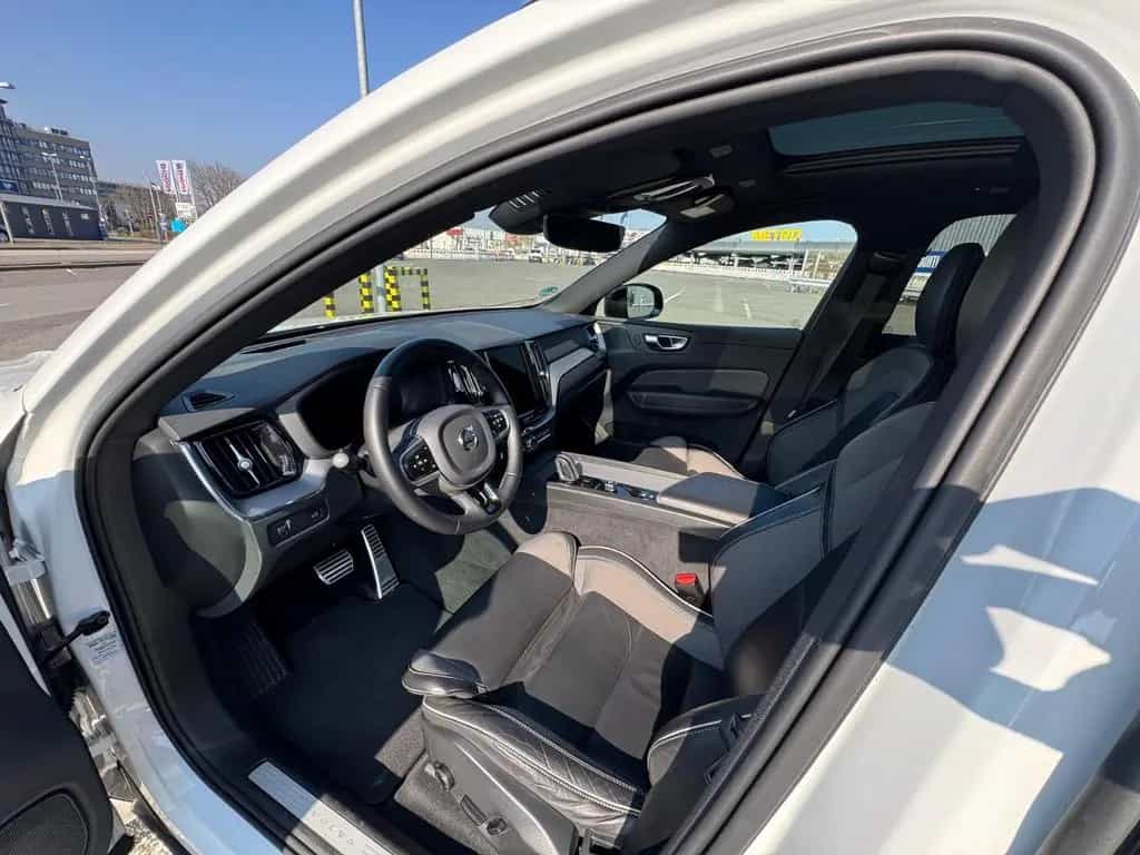 Volvo XC60 Vollausstattung/360/8Fach Bereifung/ 02/2022-photo-5