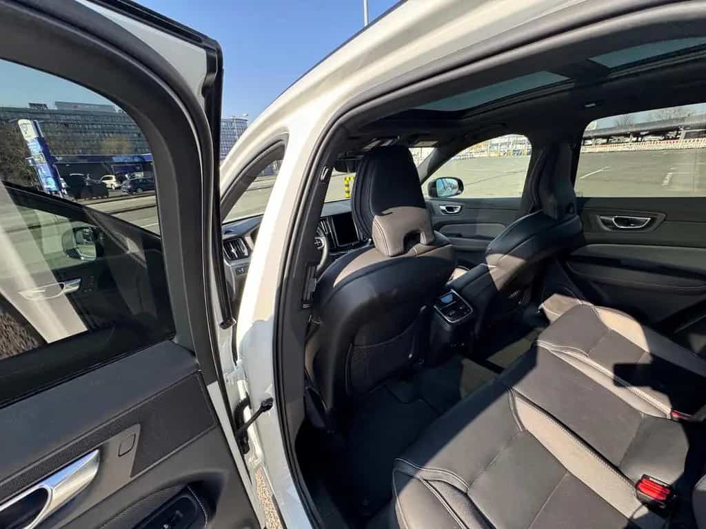 Volvo XC60 Vollausstattung/360/8Fach Bereifung/ 02/2022-photo-8