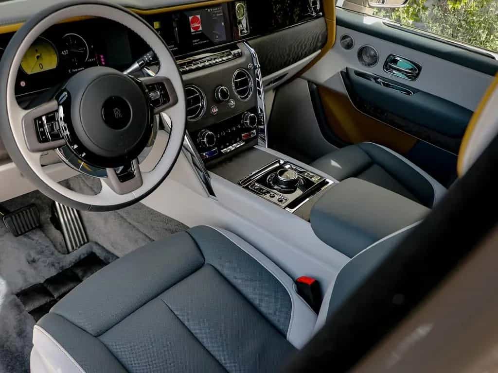 Rolls-Royce Cullinan - 02/2026-photo-17