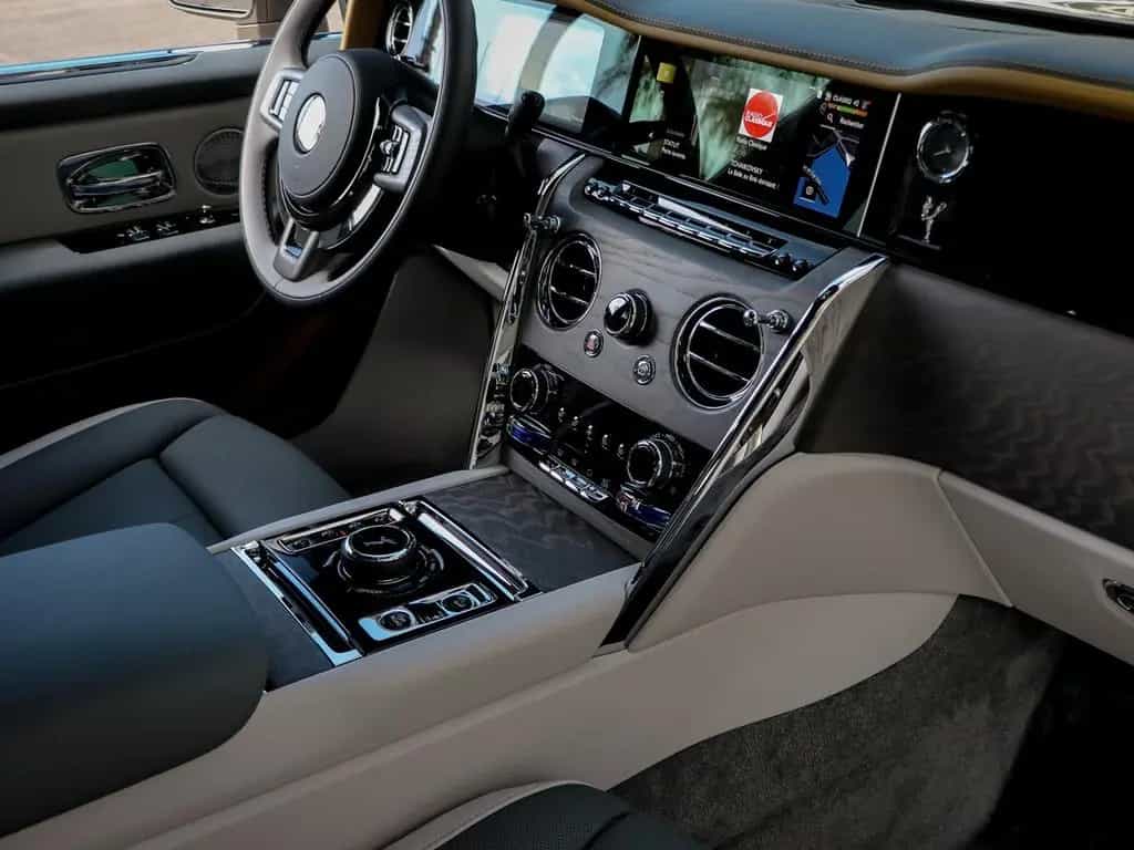 Rolls-Royce Cullinan - 02/2026-photo-21