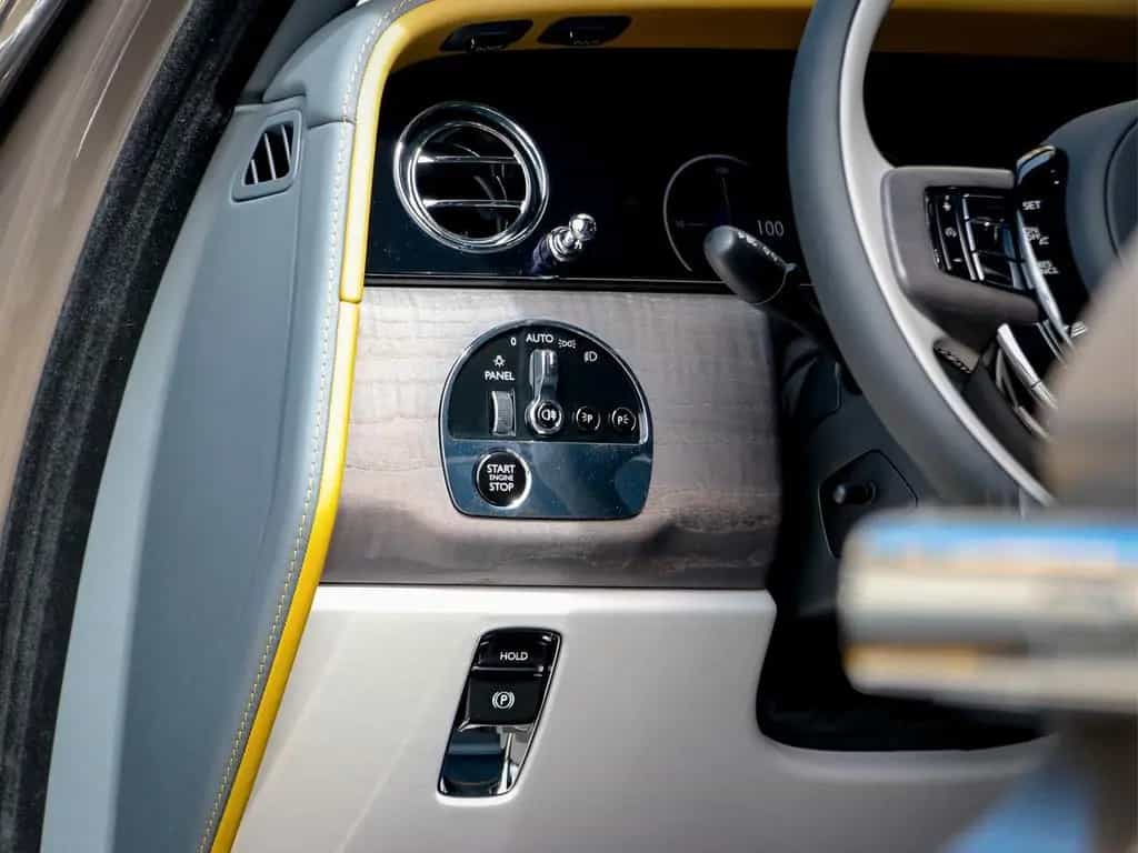 Rolls-Royce Cullinan - 02/2026-photo-27