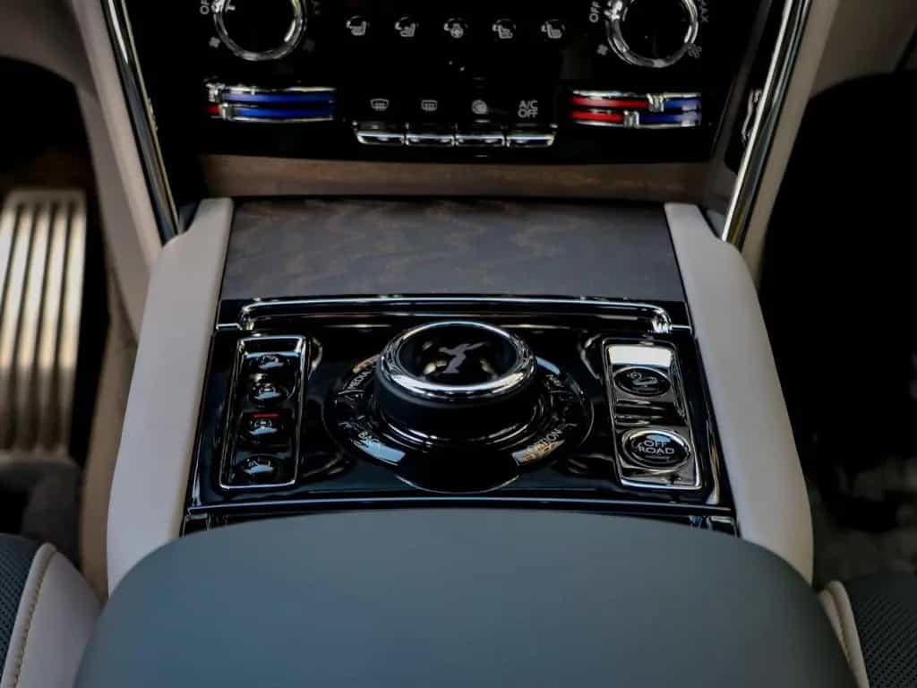 Rolls-Royce Cullinan - 02/2026-photo-35