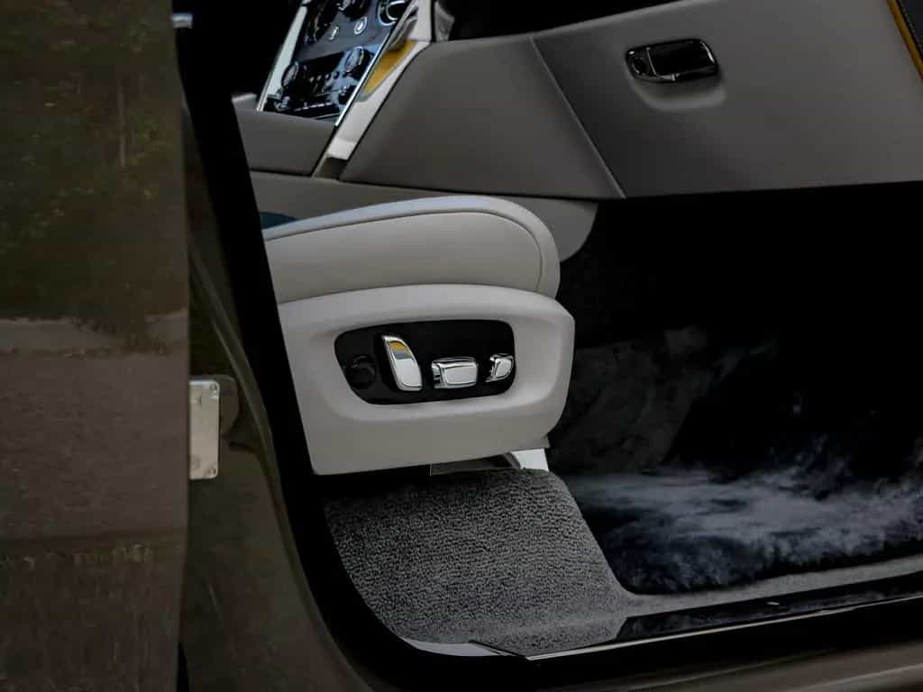 Rolls-Royce Cullinan - 02/2026-photo-38