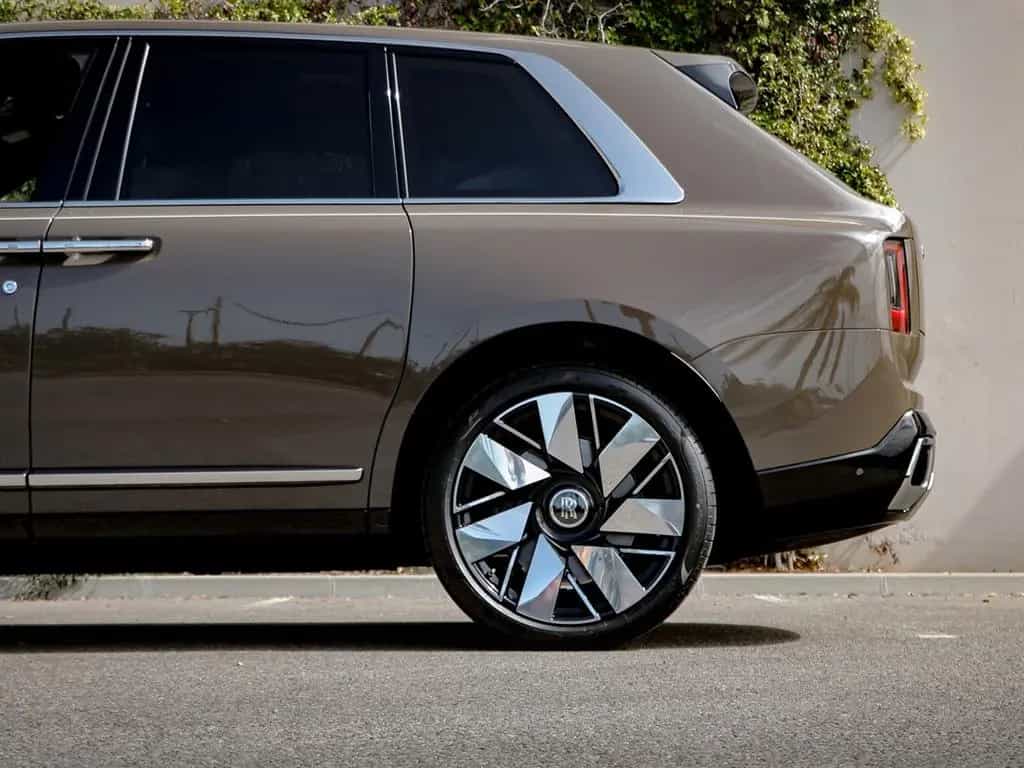 Rolls-Royce Cullinan - 02/2026-photo-4