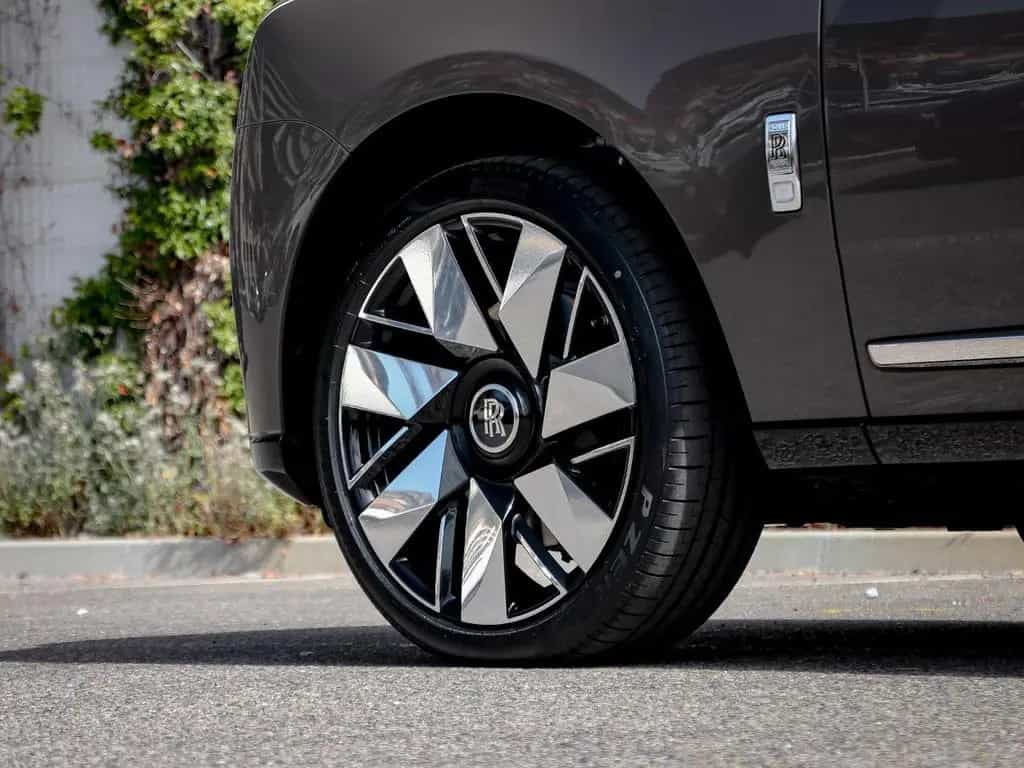 Rolls-Royce Cullinan - 02/2026-photo-5