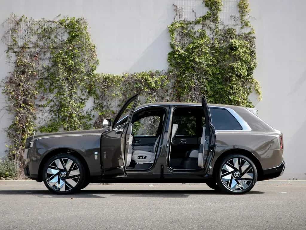 Rolls-Royce Cullinan - 02/2026-photo-6