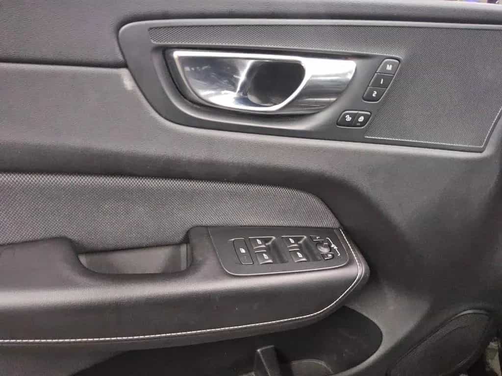 Volvo XC60 D4 R-Design T-Leder Navi LED RFK ACC Memory 07/2020-photo-8
