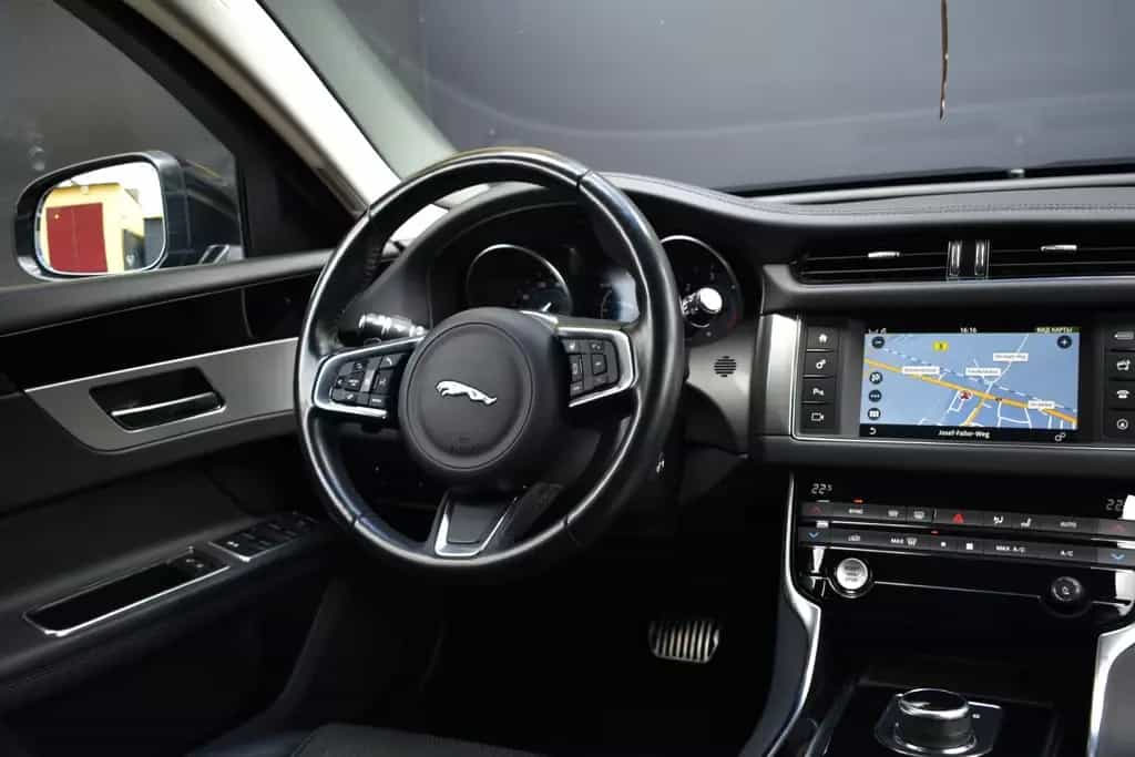 Jaguar XF Prestige AWD 2.0 WINTERPAKET/TEMPOMAT/ALLRAD/ 09/2018-photo-16
