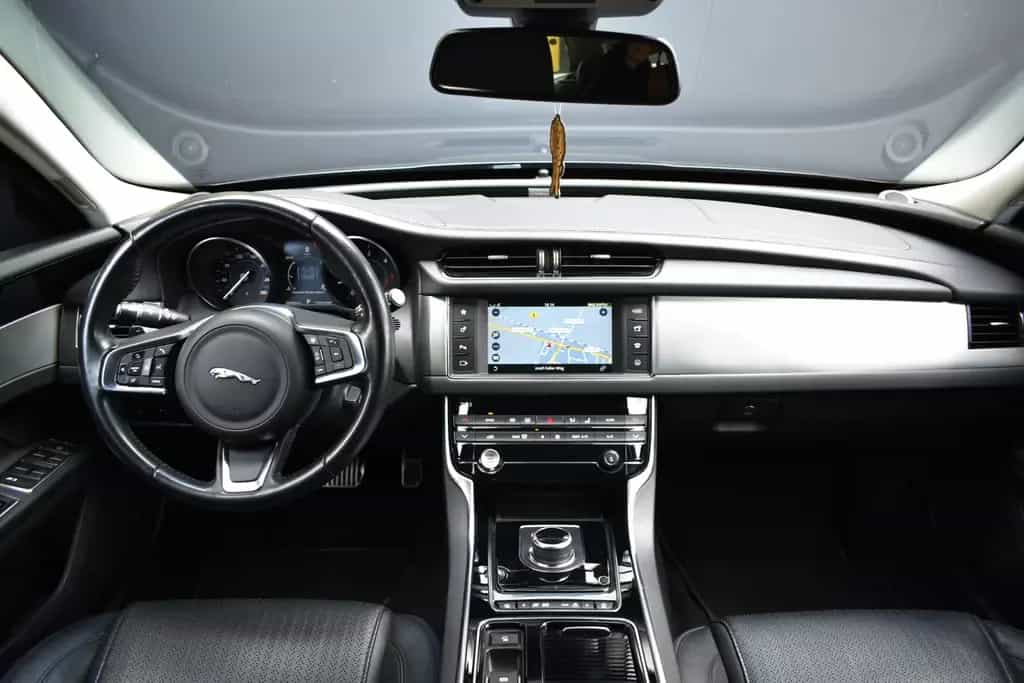 Jaguar XF Prestige AWD 2.0 WINTERPAKET/TEMPOMAT/ALLRAD/ 09/2018-photo-9