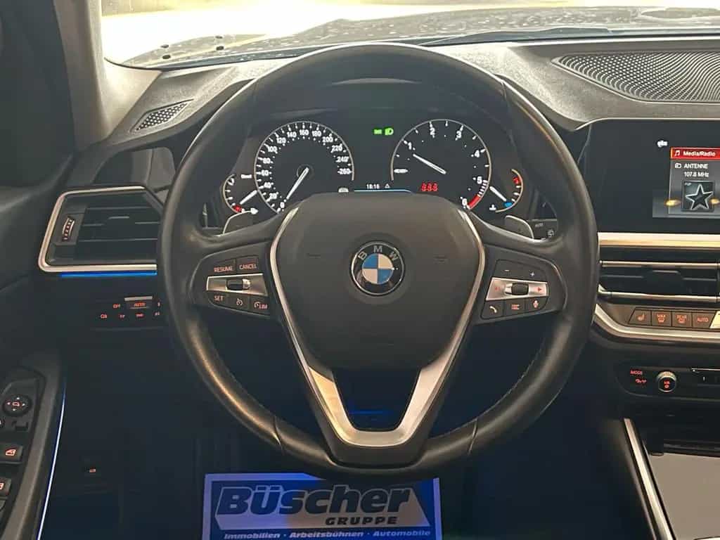 BMW 320 d Touring *Automatik*LED*Rückfahrkamera* 01/2020-photo-22