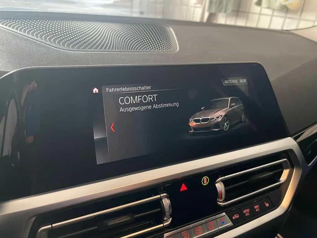 BMW 320 d Touring *Automatik*LED*Rückfahrkamera* 01/2020-photo-27