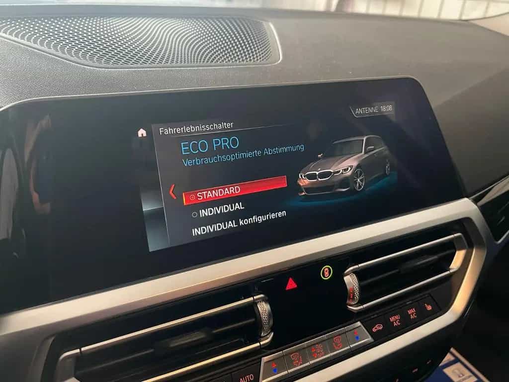 BMW 320 d Touring *Automatik*LED*Rückfahrkamera* 01/2020-photo-29