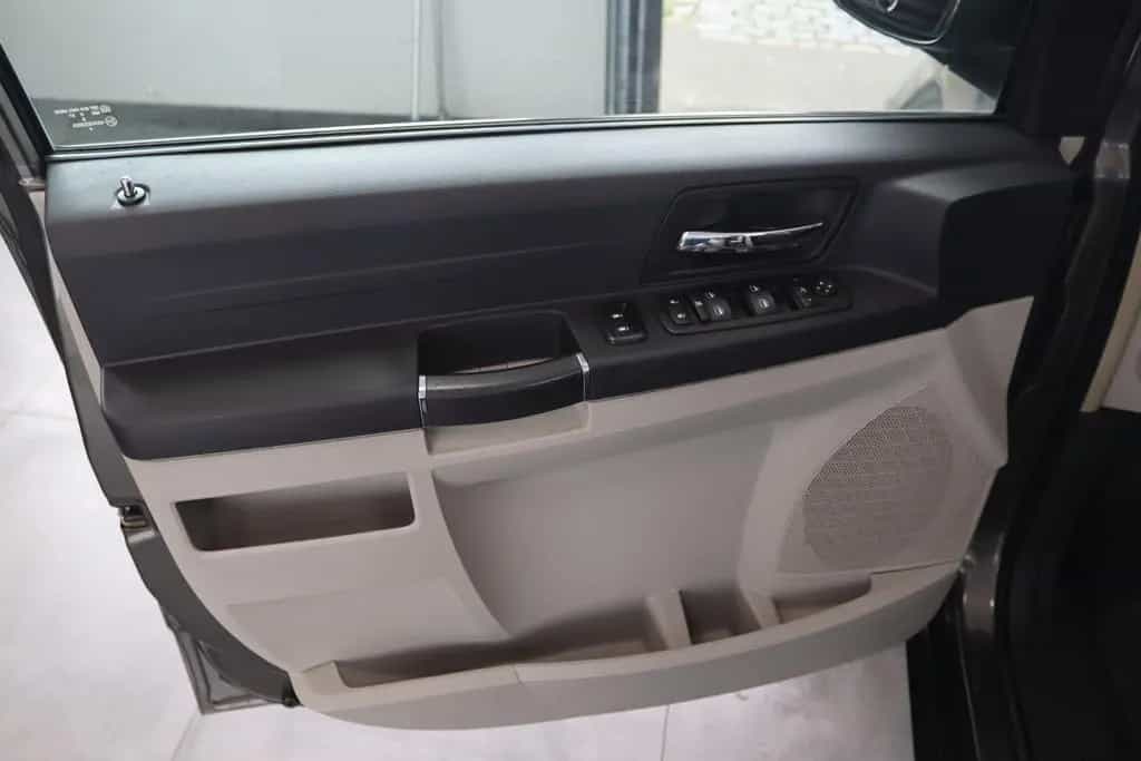 Chrysler Grand Voyager Bestattungswagen / Leichenwagen 12/2011-photo-11