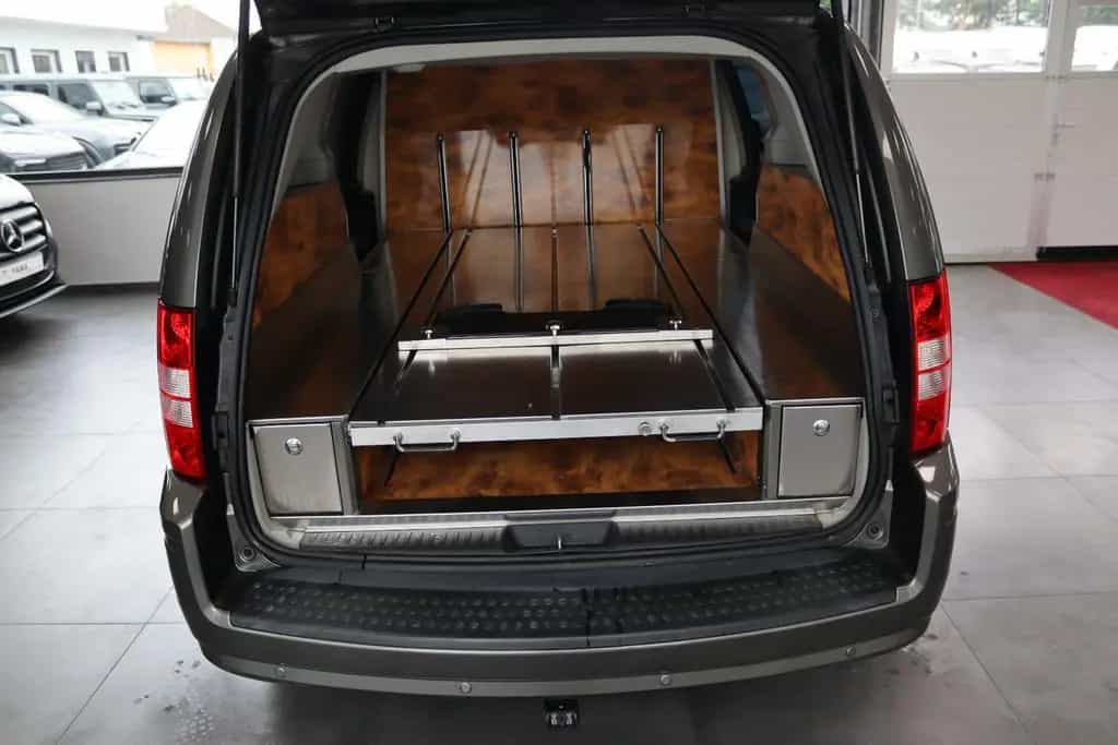 Chrysler Grand Voyager Bestattungswagen / Leichenwagen 12/2011-photo-14