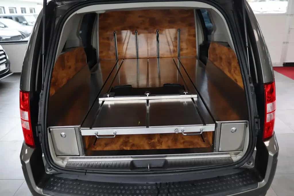 Chrysler Grand Voyager Bestattungswagen / Leichenwagen 12/2011-photo-16