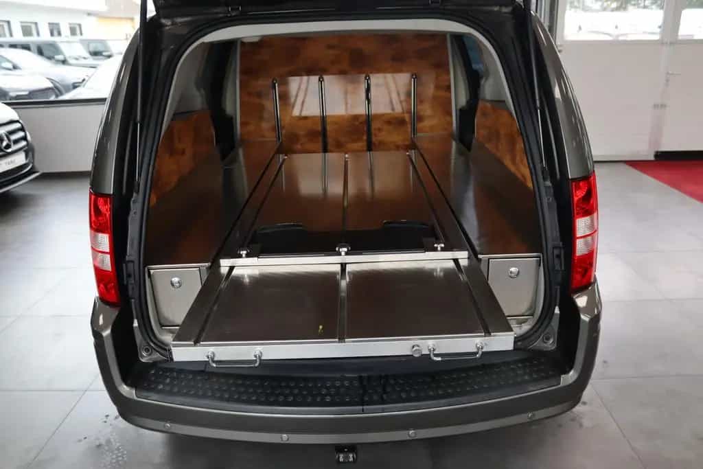 Chrysler Grand Voyager Bestattungswagen / Leichenwagen 12/2011-photo-21