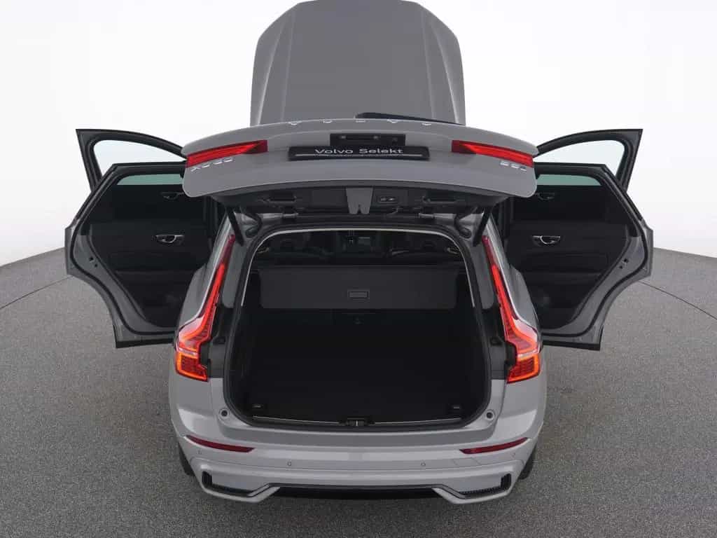 Volvo XC60 B5 AWD PLUS DARK FAP+HKSOUND+360°+PANO+LM+ 11/2024-photo-13