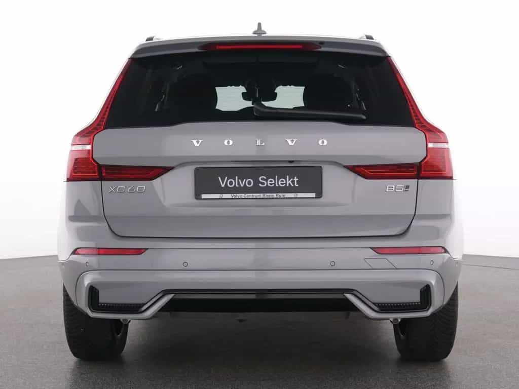 Volvo XC60 B5 AWD PLUS DARK FAP+HKSOUND+360°+PANO+LM+ 11/2024-photo-15