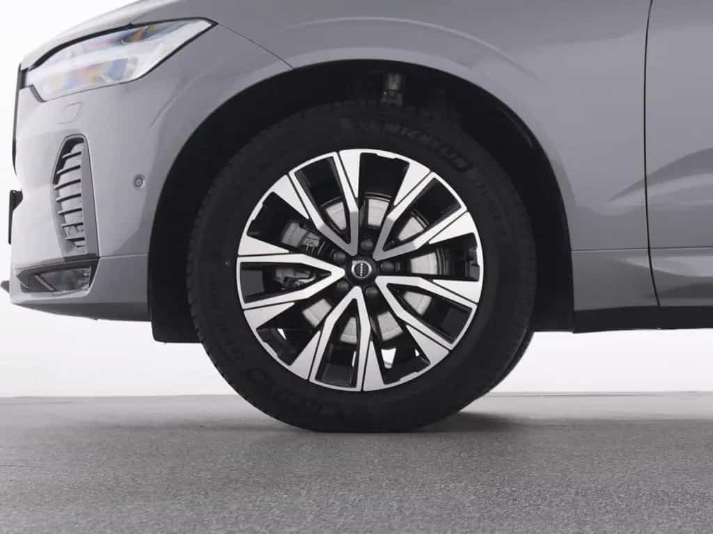 Volvo XC60 B5 AWD PLUS DARK FAP+HKSOUND+360°+PANO+LM+ 11/2024-photo-19