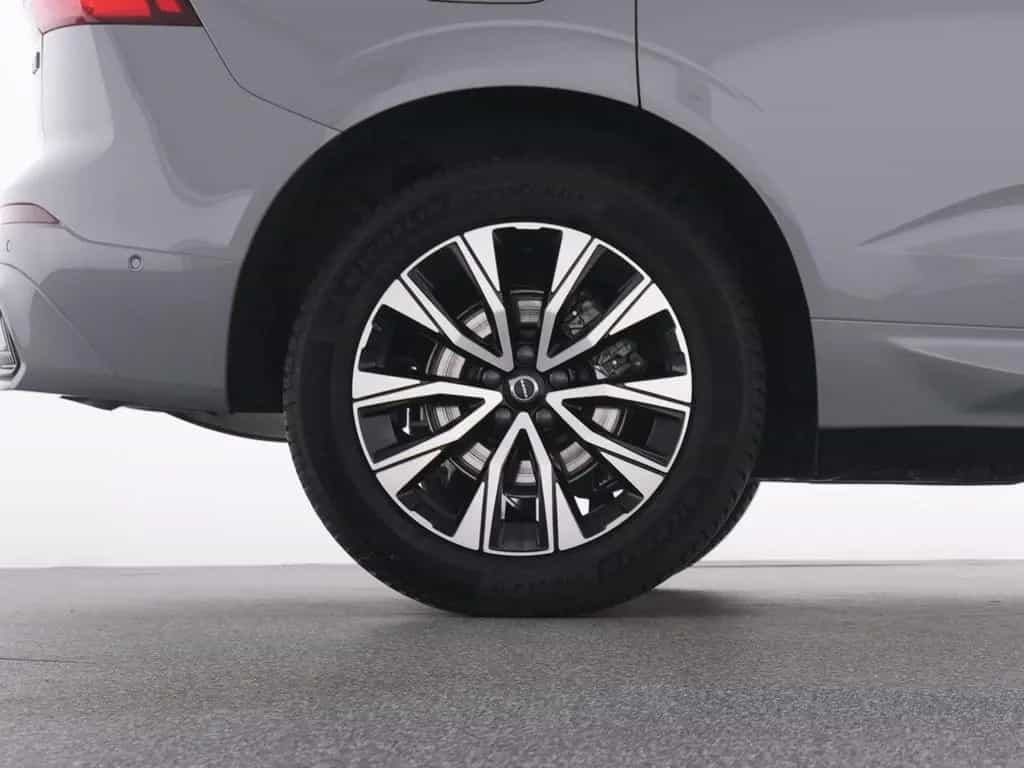 Volvo XC60 B5 AWD PLUS DARK FAP+HKSOUND+360°+PANO+LM+ 11/2024-photo-22